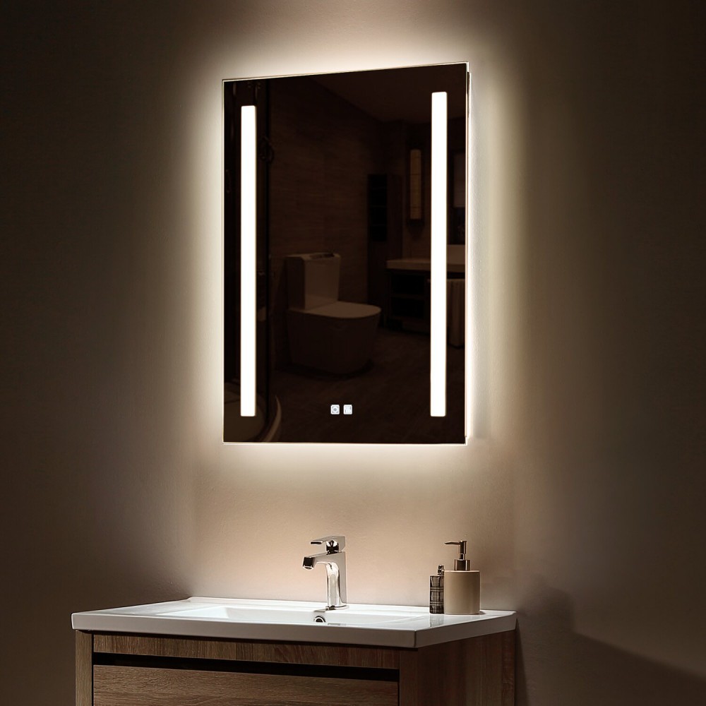 Vă va plăcea forma clasică a acestei frumoase oglinzi cu lumină LED